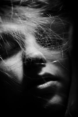 梦见自己头顶掉头发