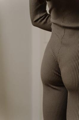 孕妇梦见穿黑色裤子