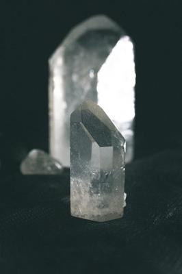 水晶洞摆件的摆放禁忌，水晶洞摆件的摆放禁忌与注意事项