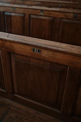 书柜与卫生间门，风水吉凶与五行调和的摆放建议