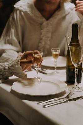 梦见亲人在一起吃饭