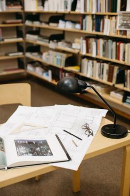 书房书桌摆放风水正确方向，书房的桌子怎么摆放风水好