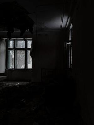 梦见和亡故的奶奶翻越黑色的房顶的意思