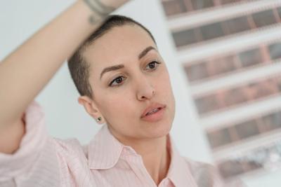 梦见剪短发是什么征兆 女人