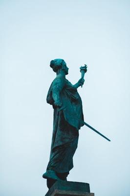 梦见纪念碑发光