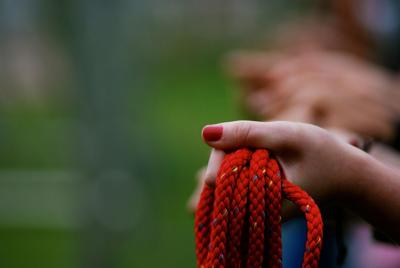 属虎戴什么好，属虎戴保命转运红绳手链