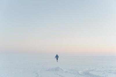 梦到自己在冰上行走