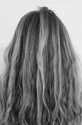 梦见自己头发很长是什么意思