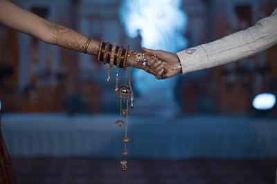 梦见拉屎用手接住了吗