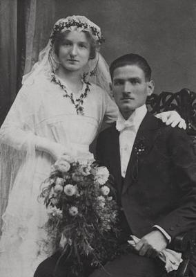 女梦见和去世的前男友拍婚纱照