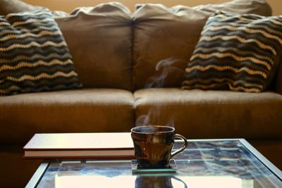 茶几高于沙发风水的摆放禁忌，风水布局中茶几与沙发高度关系