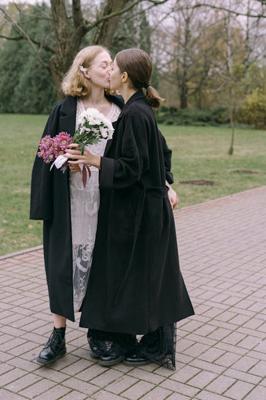 1995年猪女和什么属相最配婚姻，1995年属猪女婚姻属相搭配建议