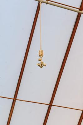 客厅吊顶装修风水禁忌，客厅吊顶风水吉凶方位解析及五行平衡原则