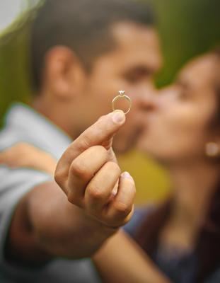 属鸡男和属马女合适吗？性格互补的婚姻组合分析