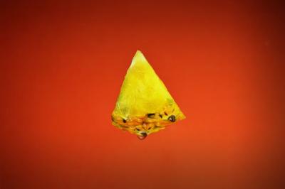 黄水晶适合属鼠的人佩戴吗，黄水晶佩戴对属鼠运势的风水解释与建议