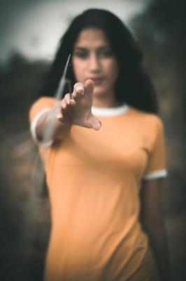 蛇摩羯座女生，独立、神秘、有毅力的女生