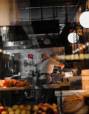 梦见自己到人家厂食堂折菜的意思