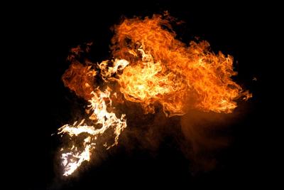 火属性三个字有意境的名字有哪些？姓属火三个字五行搭配