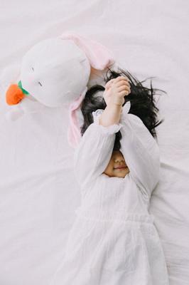 梦见抱小孩抱不动