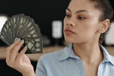 梦见打牌输钱是什么意思