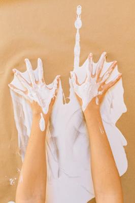 梦见洗衣服用手洗是什么意思