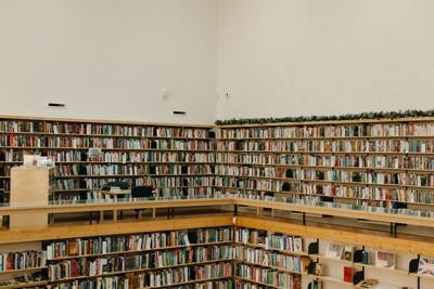 书房挂画风水禁忌，书房挂画一般挂在什么位置