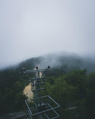 梦见下山很陡峭很艰难