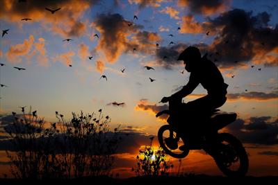 做梦梦到骑摩托车