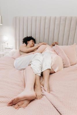 梦见老公和喜欢的人在一起