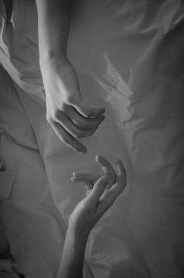 梦见和暗恋的人牵手