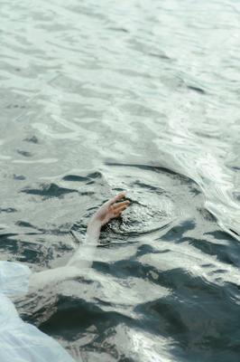 梦见救溺水的人好不好