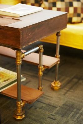 铜龙摆件怎样在办公桌摆放，铜龙摆件用什么架子好