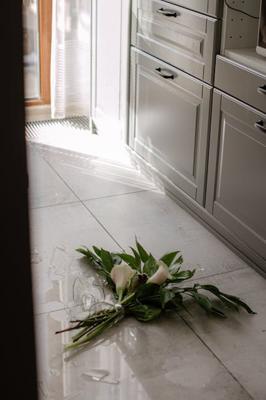 入户门对着厨房灶台好吗风水好吗？入户门对着厨房门不对灶