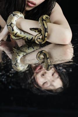 梦见一条大蛇在水里游