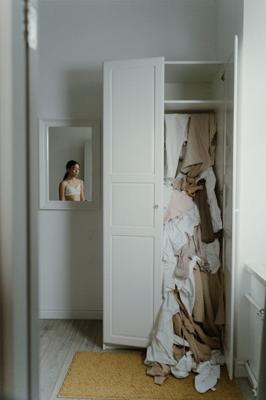 梦见女人的衣柜