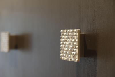 新房门口放硬币的讲究，新房铺砖门口压什么好