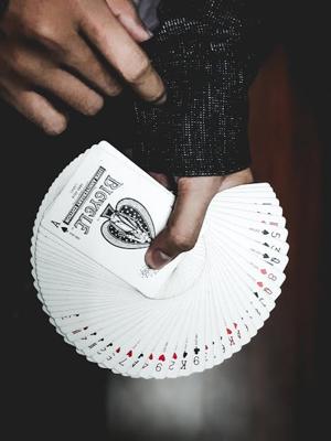 和偏财运号的人玩彩票好不好？偏财运好适合买彩票吗