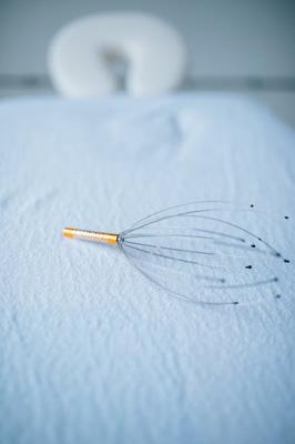 枕头下面放剪刀有什么讲究吗？枕头下放剪刀的民俗寓意解析