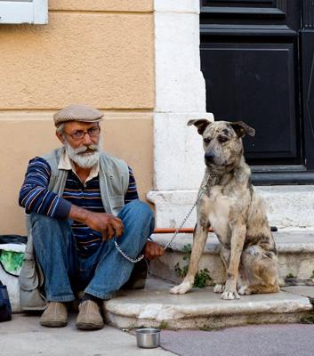 82年属狗人最穷不过41岁，属狗最旺财是什么？