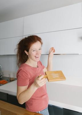 厨房靠墙摆放的风水学解析，详解厨房靠墙摆放的科学依据