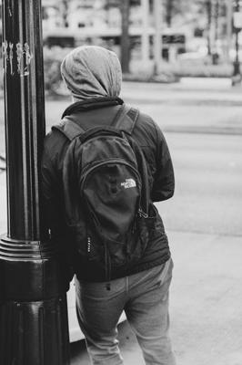 男人梦见自己去上学