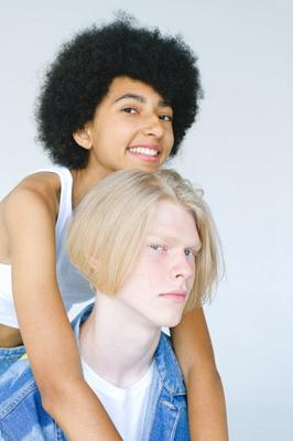 白羊座女孩和什么星座配对？白羊座女孩星座配对建议及性格分析