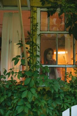 梦见陌生女人进了自己家里