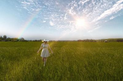 梦见彩虹挂在田野