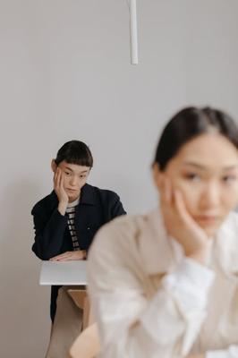 梦见初中同学好不好