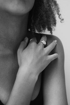 梦到自己戴戒指