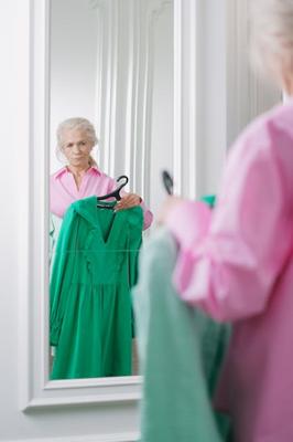 50岁的女人梦见出门打工睡觉醒来裤子不见了