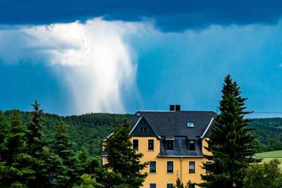豪宅在半山上有什么风水讲究，世家大宅风水与运势相宜之道