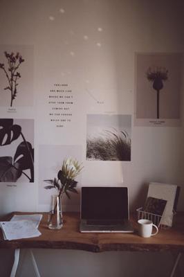 办公桌对面墙挂什么画最合适，办公桌对面墙风水画寓意推荐